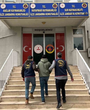 diyarbakirda-60-yil-kesinlesmis-hapis-cezasi-olan-zanli-ele-gecirildi-vyu1yPIF.jpg