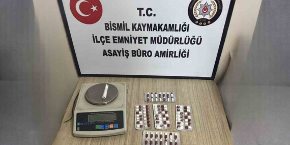 Diyarbakır'da 9 Yıl Hapis Cezası Olan Şahısın Yakalanma Anı Diyarbakır’da 9 Yıl Hapis Cezası Olan Şahısın Yakalanma Anı