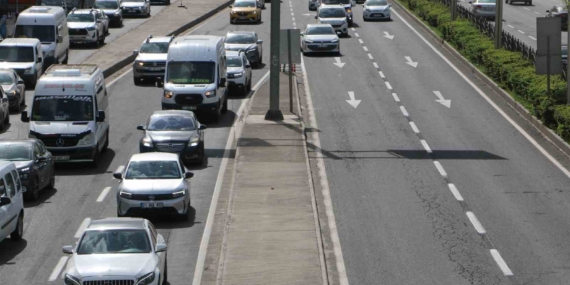 Diyarbakır'da Kapısı Açık Otomobille Tehlikeli Taşıma Olayı Diyarbakır’da Kapısı Açık Otomobille Tehlikeli Taşıma Olayı