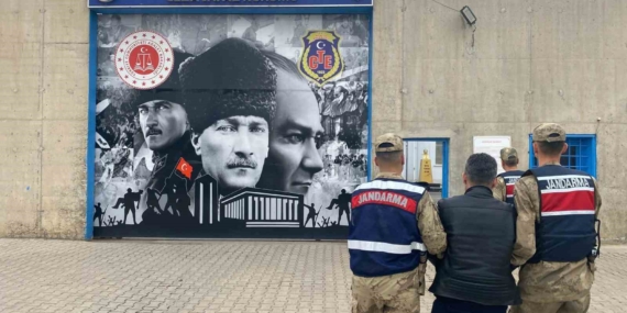 Diyarbakır'da Kasten Öldürme Suçundan Aranan Şahıs Nihayet Yakalandı Diyarbakır’da Kasten Öldürme Suçundan Aranan Şahıs Nihayet Yakalandı
