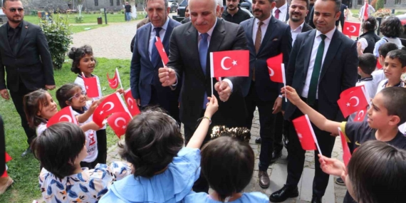 Diyarbakır'da Sanatın Renkleri: El Sanatları ve Resim Sergisi Diyarbakır’da Sanatın Renkleri: El Sanatları ve Resim Sergisi