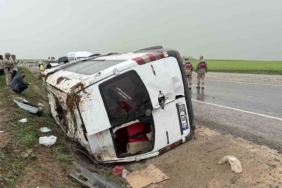 diyarbakirda-yolcu-minibusu-devriye-girdi-9-yarali-11fQ4igd.jpg