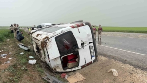 diyarbakirda-yolcu-minibusu-devriye-girdi-9-yarali-11fQ4igd.jpg