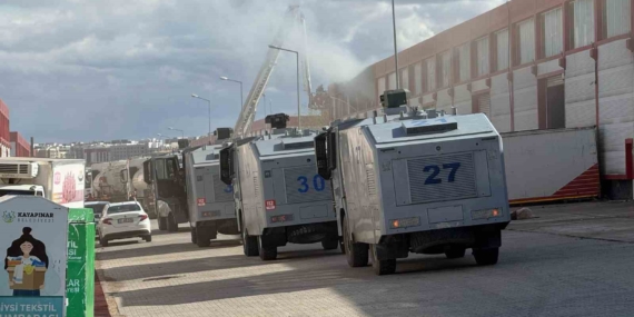 Diyarbakır'daki Fabrika Deposunda Patlak Veren Yangın Kontrol Altına Alındı Diyarbakır’daki Fabrika Deposunda Patlak Veren Yangın Kontrol Altına Alındı