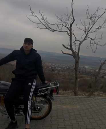 dugun-yolunda-domuz-faciasi-otomobile-carpan-domuz-1-can-aldi-6-kisi-yaralandi-RBkTwMel.jpg