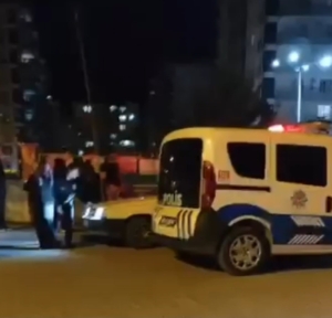 dugunde-halay-basinda-cikan-tartisma-kavga-ile-sonuclandi-1-kisi-agir-yarali-izvPEJ9Z.jpg