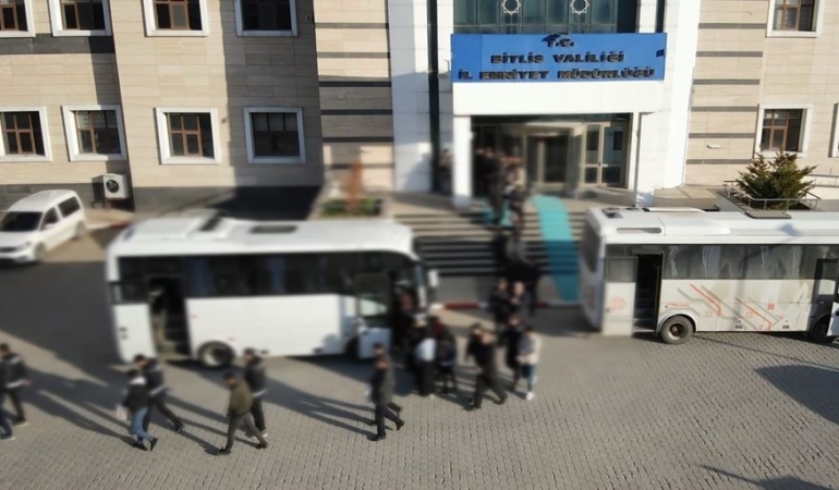 ehliyet-sinavinda-sok-joker-operasyonu-27-kisi-tutuklandi-rIU5ggaW.jpg