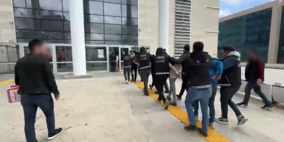 Elazığ Polisi Suçlulara Geçit Vermiyor: 6 Kişi Gözaltında Elazığ Polisi Suçlulara Geçit Vermiyor: 6 Kişi Gözaltında