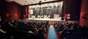 elazig-tiyatro-festivali-sanatseverlerin-yogun-ilgisiyle-buyuledi-8e2tq4jr.jpg