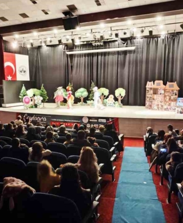elazig-tiyatro-festivali-sanatseverlerin-yogun-ilgisiyle-buyuledi-8e2tq4jr.jpg