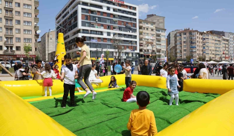 elazigda-23-nisan-senlikleri-cocuklarin-eglence-dolu-anlari-ya7fgB9f.jpg