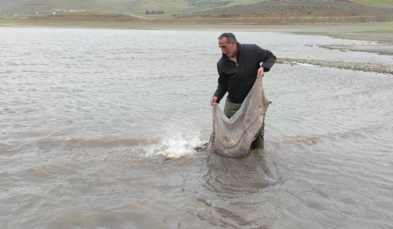 elazigda-2500-metre-ag-ve-500-kilo-balik-yakalandi-su-alti-kacakciligina-darbe-li4p8O7l.jpg