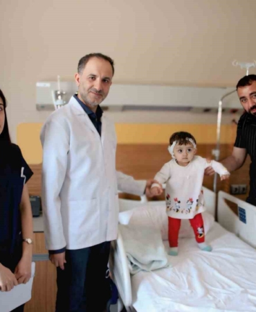 elazigda-bebeklere-umut-biyonik-kulak-operasyonu-ile-duyma-seruveni-ElfhHg13.jpg
