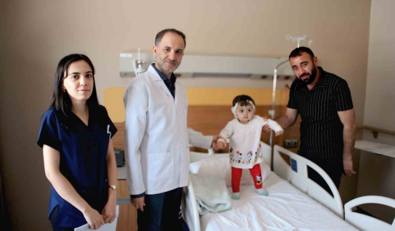 elazigda-bebeklere-umut-biyonik-kulak-operasyonu-ile-duyma-seruveni-ElfhHg13.jpg