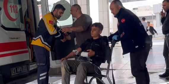 Elazığ'da Çapa Makinesi Kazasında Yaralanan 14 Yaşındaki Çocuğun Hikayesi Elazığ’da Çapa Makinesi Kazasında Yaralanan 14 Yaşındaki Çocuğun Hikayesi