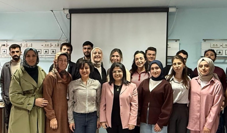 elazigda-eriskinler-icin-ileri-yasam-destegi-egitimi-yenilikci-yaklasimlar-ve-uygulamalar-FFEQmfS1.jpg