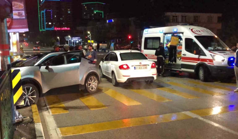 elazigda-feci-trafik-kazasi-iki-kisi-yaralandi-k98tttja.jpg