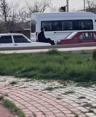 elazigda-hayret-verici-an-iki-fiat-tofas-arasinda-halat-gibi-kullanilan-olay-cydCmy38.jpg