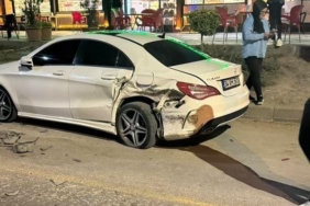 elazigda-iki-arac-carpisti-1-kisi-yaralandi-OjUAGhT4.jpg