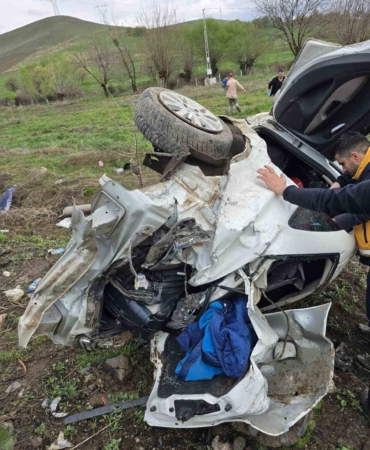 elazigda-kontrolunu-kaybeden-arac-sarampole-uctu-5-kisi-yarali-jgP7mhNE.jpg