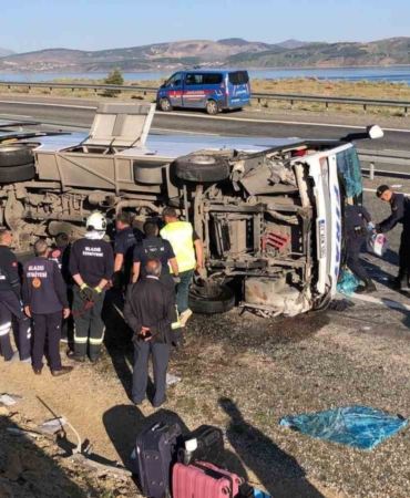 elazigda-midibus-kazasi-25-yarali-arac-karsi-seride-gecerek-yan-yatti-TGIhhVLG.jpg