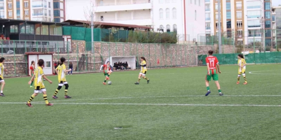 Elazığ'da Okul Sporları Coşkusu Zirveye Ulaştı Elazığ’da Okul Sporları Coşkusu Zirveye Ulaştı