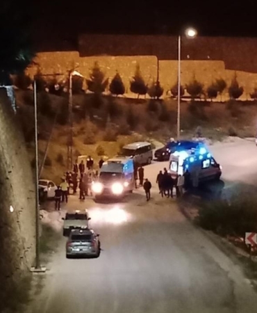 elazigda-otomobil-elektrik-diregine-carpti-3-kisi-yaralandi-XAKjK9JV.jpg