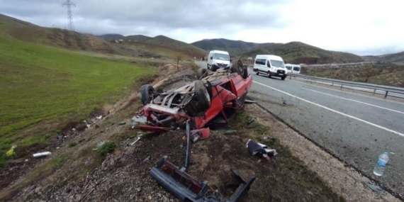 Elazığ'da Otomobilin Takla Attığı Kaza: 3 Yaralı Elazığ’da Otomobilin Takla Attığı Kaza: 3 Yaralı