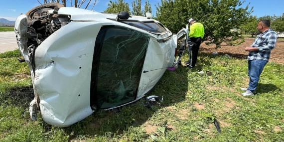 Elazığ'da Otomobilin Takla Attığı Kaza: 5 Kişi Yaralandı Elazığ’da Otomobilin Takla Attığı Kaza: 5 Kişi Yaralandı