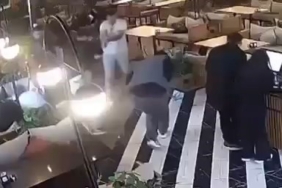 elazigda-silahli-saldiri-iki-kisinin-yaralandigi-anlar-guvenlik-kamerasinda-Z3qJffud.jpg