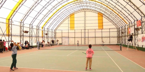 Elazığ'da Tenis Müsabakalarının Final Heyecanı Sona Erdi Elazığ’da Tenis Müsabakalarının Final Heyecanı Sona Erdi