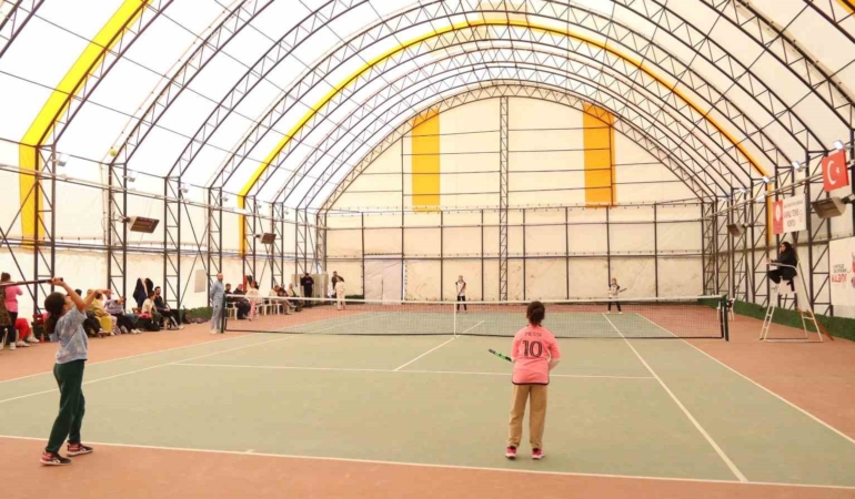 elazigda-tenis-musabakalarinin-final-heyecani-sona-erdi-eVcZEcnZ.jpg