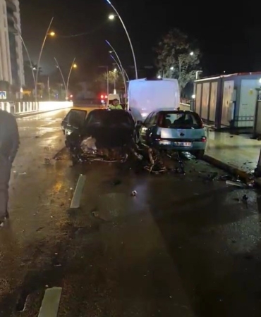 elazigda-ters-yone-giren-otomobilin-dehset-dolu-anlari-4-yarali-w2gzkyRO.jpg