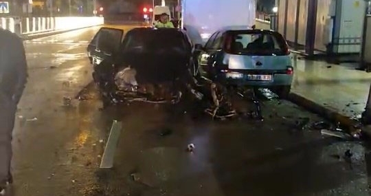 Elazığ'da Ters Yöne Giren Otomobilin Dehşet Dolu Anları: 4 Yaralı Elazığ’da Ters Yöne Giren Otomobilin Dehşet Dolu Anları: 4 Yaralı