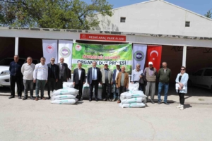 elazigda-ureticilere-25-ton-gubre-dagitiminda-yeni-bir-donem-basladi-5cqxr5IQ.jpg