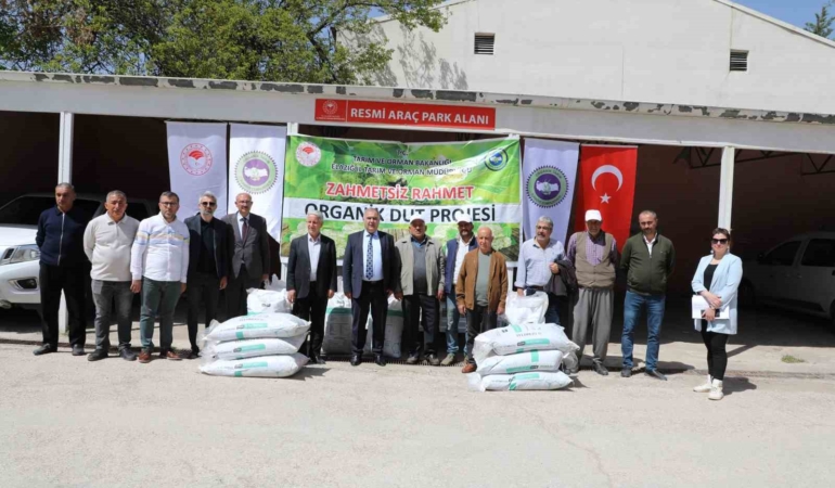 elazigda-ureticilere-25-ton-gubre-dagitiminda-yeni-bir-donem-basladi-5cqxr5IQ.jpg