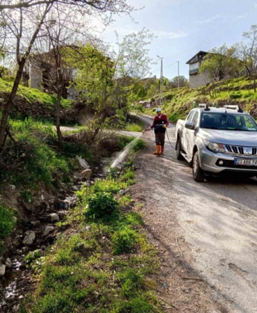 elazigda-zararli-larvalara-karsi-mucadele-devam-ediyor-qBeB2VXt.jpg