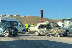 elazigda-zincirleme-trafik-kazasi-1-kisi-hayatini-kaybetti-3-kisi-yaralandi-428udX6f.jpg