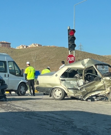 elazigda-zincirleme-trafik-kazasi-1-kisi-hayatini-kaybetti-3-kisi-yaralandi-428udX6f.jpg
