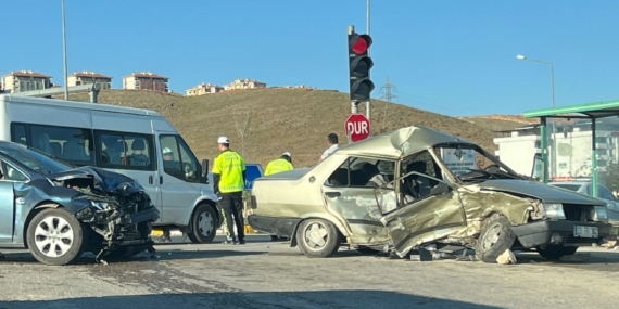 Elazığ'da Zincirleme Trafik Kazası: 1 Kişi Hayatını Kaybetti, 3 Kişi Yaralandı Elazığ’da Zincirleme Trafik Kazası: 1 Kişi Hayatını Kaybetti, 3 Kişi Yaralandı