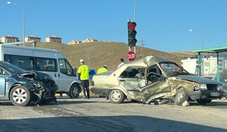 elazigda-zincirleme-trafik-kazasi-1-kisi-hayatini-kaybetti-3-kisi-yaralandi-428udX6f.jpg