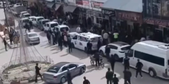 Erciş'te Taş ve Sopalarla Sarsıcı Kavga Erciş’te Taş ve Sopalarla Sarsıcı Kavga