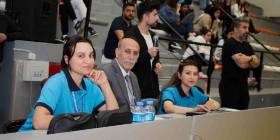 Erciş’te Yurtlig Kız Voleybol Turnuvası Büyük Bir Başarıyla Tamamlandı Erciş’te Yurtlig Kız Voleybol Turnuvası Büyük Bir Başarıyla Tamamlandı