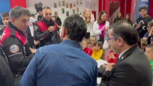 erzurumda-kavga-ihbarina-giden-polise-pastali-sasirtici-surpriz-pXwb7n6C.jpg