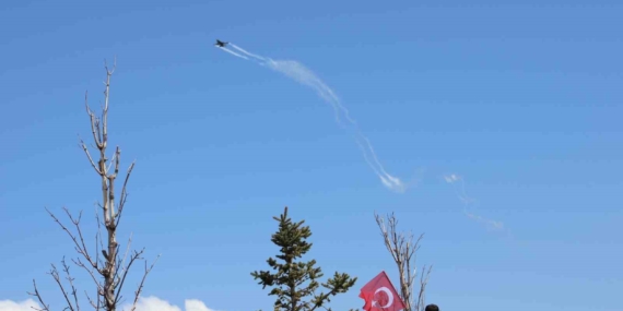 Erzurum'da SOLOTÜRK Gösterisiyle Büyüleyici Anlar Yaşandı Erzurum’da SOLOTÜRK Gösterisiyle Büyüleyici Anlar Yaşandı