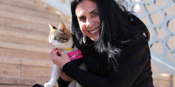 Eşi Benzeri Görülmemiş Bağ: 2.500 Kilometre Yol Alarak Tanıştığı Kediyi Almaya Gitti Eşi Benzeri Görülmemiş Bağ: 2.500 Kilometre Yol Alarak Tanıştığı Kediyi Almaya Gitti