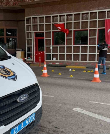 gaziantep-havalimaninda-silah-sesleri-polis-ve-sivil-yaralilar-k3OeqaUD.jpg