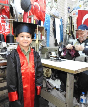 gaziantepin-usta-terzisi-60-yildir-cubbe-diken-efsanevi-zanaatkar-BqIcKWHk.jpg