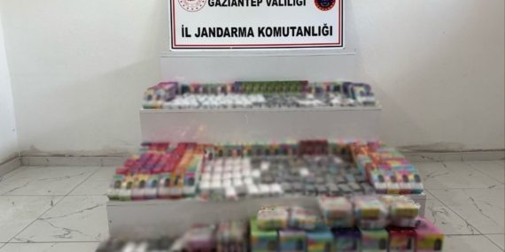 Gaziantep'te 2 Milyon TL'lik Kaçak Elektronik Sigara Operasyonu: 3 Kişi Gözaltında Gaziantep’te 2 Milyon TL’lik Kaçak Elektronik Sigara Operasyonu: 3 Kişi Gözaltında