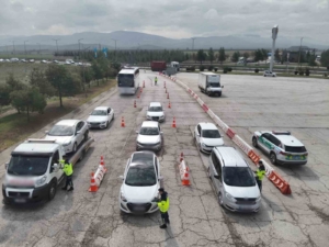 gaziantepte-dronla-yapilan-trafik-denetiminde-116-surucuye-160-bin-tl-ceza-kesildi-ksYzE34j.jpg
